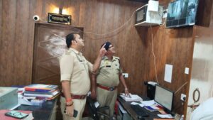 महराजगंज;थाना ठूठीबारी का क्षेत्राधिकारी निचलौल ने किया आकस्मिक निरीक्षण
