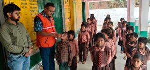 भिटौरा क्षेत्र के 389 स्कूली बच्चों को बांटी गई रोग प्रतिरोधक होम्योपैथिक दवाएं, स्वच्छता के प्रति किया जागरूक