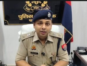 फतेहपुर पुलिस की बड़ी जनहितकारी पहल: FIR की कॉपी के लिए अब नहीं लगाने पड़ेंगे थाने के चक्कर।        MD NEWS बहुआयामी समाचार।                              रिपोर्ट : शाहनूर आलम जिला सहायक ब्यूरो प्रमुख फतेहपुर।        उत्तर प्रदेश फतेहपुर में FIR दर्ज कराने वाले वादियों को अब उसकी प्रति लेने के लिए बार-बार थाने या पुलिस कार्यालय जाने की जरूरत नहीं पड़ेगी।पुलिस अधीक्षक अभिमन्यु मांगलिक के निर्देश पर नई व्यवस्था लागू की गई है। FIR दर्ज होने के बाद उसकी प्रति वादी को उपलब्ध कराई जाएगी और व्हाट्सएप के माध्यम से भी भेजी जाएगी। व्हाट्सएप से प्रति उपलब्ध न हो पाने पर संबंधित हल्का/बीट आरक्षी वादी के घर पहुंचकर FIR की कॉपी देगा।महिला वादियों के मामले में महिला पुलिसकर्मी की सहभागिता सुनिश्चित की जाएगी। व्यवस्था में लापरवाही मिलने पर संबंधित प्रभारी निरीक्षक/थानाध्यक्ष की जवाबदेही तय कर विभागीय कार्रवाई की जाएगी।फतेहपुर पुलिस की इस पहल का उद्देश्य आमजन का समय बचाने के साथ पुलिस व्यवस्था को अधिक पारदर्शी, जवाबदेह और जनकेंद्रित बनाना है।