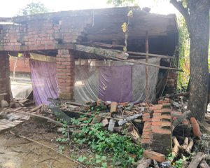 लगातार बारिश से टेड़वा में आठ मकान व दीवारें ढहीं, प्रभावित परिवारों ने दूसरे घरों में ली शरण