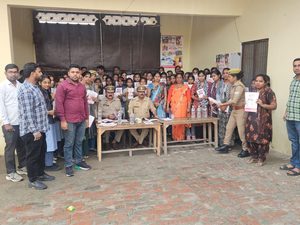 रामराज थाना प्रभारी ज्ञानेंद्र सिरोही द्वारा मिशन शक्ति टीम के साथ जागरूकता कार्यक्रम का किया आयोजन ।
