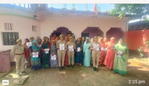 इन्दरगढ़: ग्राम हरौलपुरवा में मिशन शक्ति टीम ने महिलाओं को किया जागरूक द्वारा