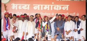 इलाहाबाद–झांसी खंड स्नातक निर्वाचन क्षेत्र से सपा प्रत्याशी डॉ मान सिंह यादव के नामांकन में बड़ी संख्या में कार्यकर्ता और समर्थक हुए शामिल,महिला सभा की राष्ट्रीय सचिव रेखा यादव ने पदयात्रा में की सहभागिता