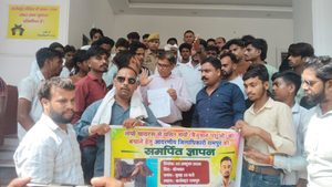लम्पी वायरस से बेजुबान पशुओं को बचाने के लिए जिलाधिकारी को सौंपा ज्ञापन