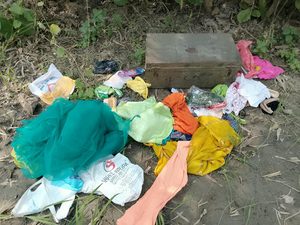 शिक्षक के घर का ताला तोड़कर हजारों के जेवरात और कीमती सामान चोरी