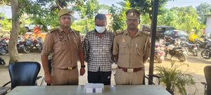 ब्रेकिंग-निचलौल में अवैध पिस्टल और दो कारतूस के साथ युवक गिरफ्तार,नेपाल में पिस्टल बेचने की फिराक में होने की मिली थी सूचना, आर्म्स एक्ट के तहत मुकदमा दर्ज