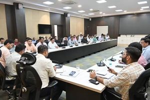 कानपुर डीएम का आदेश सड़क मरम्मत की रिपोर्ट और मौके की स्थिति में अंतर मिला तो नपेंगे जिम्मेदार अधिकारी: