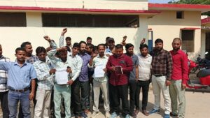 स्मार्ट मीटर लगने से मीटर रीडर्स के सामने रोजी-रोटी का संकट, डेटा फीडिंग कराकर समायोजन करने की मांग