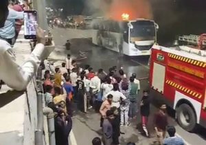 कानपुर-लखनऊ एक्सप्रेस-वे पर बच्चों से भरी स्कूल बस में लगी आग, 60 बच्चों समेत 3 शिक्षक सुरक्षित