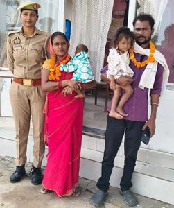 मोतीगंज मिशन शक्ति केंद्र ने उजड़े परिवारों को फिर बसाया पति-पत्नी ने एक-दूसरे को खिलाई मिठाई