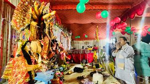 बाजपुरवा में भागवत कथा में पहुंचे भाजपा जिला उपाध्यक्ष प्रमोद तिवारी, माता रानी के दरबार में लिया आशीर्वाद।