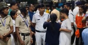 कोलकाता में बड़ा हादसा, दुर्गा पूजा पंडाल में भगदड़ मचने से 17 की मौत, 40 घायल, CM पहुंचे अस्पताल