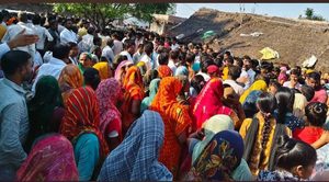 एक साथ उठीं दो अर्थियां, रो पड़ा पूरा गांवनिघासन में पसरा मातम, क्रांति और रामजीवन की मौत से हर आंख नम; प्रियंका का भी हुआ अंतिम संस्कार!
