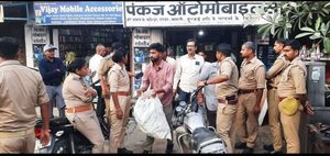 गोला में महिंद्रा के कथित नकली स्पेयर पार्ट्स का मामला गरमाया, चार लोगों पर मुकदमा चार दुकानों पर जांच, एयर-डीजल फिल्टर समेत कई पार्ट्स बरामद; बिल और दस्तावेज न दिखाने का आरोप, अब जांच के नतीजों पर निगाहें।