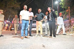 कानपुर डीएम का रात में निरीक्षण जारी है