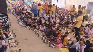 सदरपुर में मां दुर्गा जागरण कमेटी का भव्य आयोजन, 501 कन्याओं को बांटी गईं थाली, गिलास और चम्मच