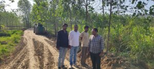 ग्राम कासमपुर में विधायक निधि से बन रहे रास्ते में धांधली, पूर्व प्रधान कपिल कुमार ने उठाए सवाल।