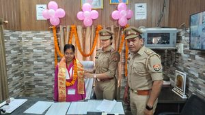 मीरापुर थाना प्रभारी ने कक्षा ,11 की छात्रा लवी को बनाया एक दिन के लिए थाना प्रभारी।