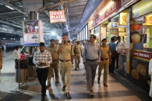 उत्तर प्रदेश अधीनस्थ सेवा चयन आयोग, लखनऊ द्वारा आयोजित प्रारम्भिक अर्हता परीक्षा 2026 के संबंध में मथुरा जंक्शन रेलवे स्टेशन का निरीक्षण किया।