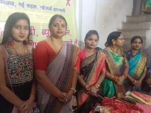जय मां दुर्गे सेवा ट्रस्ट में निःशुल्क स्टेशनरी पैड का वितरण किया गया।