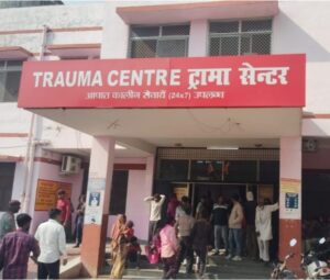 तमाम पीस कमेटी की बैठक संभ्रांत लोगों की बैठक के बाद भी होली के रंग शराब का सेवन दुर्घटनाओं के रंगों में बदले कई लोग बाराबंकी जिला अस्पताल ट्रामा सेंटर भरती कई लोगों की हालत गंभीर होने पर उन्हें रेफर किया गया