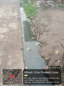 स्वच्छ भारत मिशन अभियान की जमकर उड़ाई जा रही धज्जियांः मितौली कस्बे में नालियों की सफाई न होने से संक्रामक रोग फैलने का बढ़ रहा खतरा।