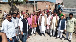 थाना सिंगाही के अंतर्गत ग्राम नौरंगाबाद में पहुंच सपा का प्रतिनिधि मंडल