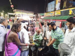 चंदौली-इंडियन रोटी बैंक बना अपने जिला के गरीबो का सहारा, भूखे एवं जरुरत मंद को प्रतिदिन करते है खाना वितरण