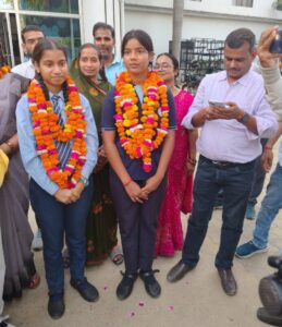 जैदपुर की बेटियों ने रचा इतिहास – 10वीं-12वीं में यूपी बोर्ड टॉपर्स की लिस्ट में मारी बाजी,परी ने कहा मैं इंजीनियर बनना चाहती हूं