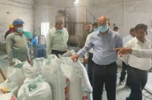 खाद की दुकानों पर छापेमारी, पांच खाद के सैंपल भरे..!गड़बड़ी की आशंका