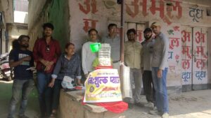 जिला के मुग़लसराय कोतवाली क्षेत्र मे इंडियन रोटी बैंक मुग़लसराय टीम की तरफ से राहगीरों के लिए लगाया गया नि:शुल्क प्याऊ जल