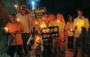 गाजीपुर निशा विश्वकर्मा को न्याय दिलाने के लिए निकाला गया कैंडल मार्च