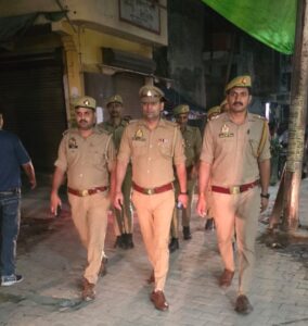 पुलिस ने किया पैदल गश्त, कानून व्यवस्था मजबूत करने का संदेश: असामाजिक तत्वों को चेतावनी, संदिग्ध गतिविधियों पर रहेगी नजर