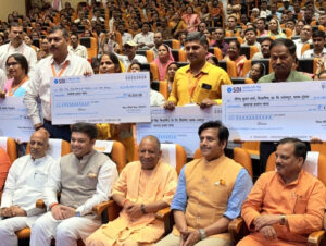 यूपी-सीएम योगी ने प्रदेश के शिक्षामित्रों को कैशलेस चिकित्सा और पारस्परिक स्थानांतरण सेवाओं का किया एलान..