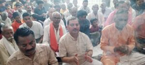 विश्व हिन्दू परिषद तथा बजरंग दल द्वारा संयुक्त रूप से हुए हनुमान चालीसा पाठ का शुभारंभ डॉ वीरेश कुमार सिंह ने किया