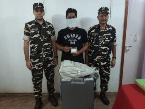 महराजगंज:सोनौली सीमा पर अवैध चांदी के साथ एक व्यक्ति गिरफ्तार, कस्टम विभाग को सौंपा गया