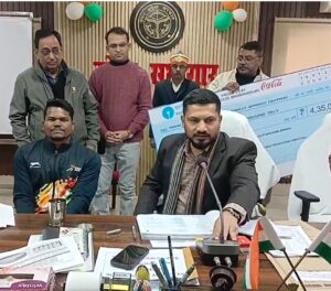 राष्ट्रीय खिलाड़ी प्रहलाद चौहान ने जिलाधिकारी को ज्ञापन सौंपा: दिव्यांगों के लिए रैंप और स्ट्रेचर की मांग की