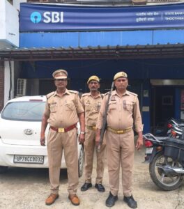 महराजगंज पुलिस का बैंक चेकिंग अभियान, सुरक्षा व्यवस्था परखी और ग्राहकों को किया जागरूक