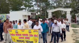 टीईटी अनिवार्यता के विरोध में शिक्षकों का प्रदर्शन,सौंपा ज्ञापन