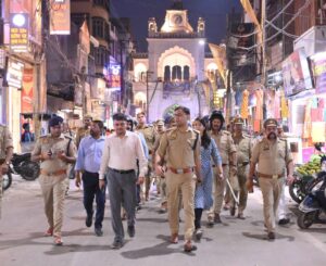 मोहर्रम के दृष्टिगत डीएम एवं एसपी ने किया फ्लैग मार्च