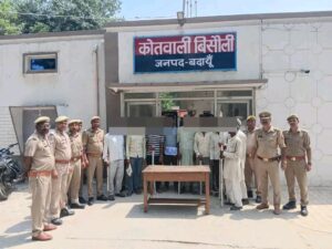 जमीनी विवाद ने लिया हिंसक रूप, दो पक्षों में मारपीट; 9 आरोपी गिरफ्तार, तमंचा समेत कई हथियार बरामद