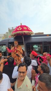 शंकराचार्य स्वामी अविमुक्तेश्वरानंद सरस्वती जी का शाहबाद रामपुर चौराहे पर भव्य आगमन, समाजवादी नेता रामबहादुर सागर ने किया ऐतिहासिक स्वागत