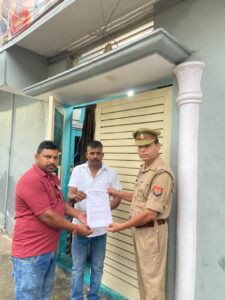 सफाई कर्मचारियों की समस्याओं का ज्ञापन देने जा रहे उत्तर प्रदेशीय सफाई मजदूर संघ के पदाधिकारियों को प्रशासन ने किया नजरबंद