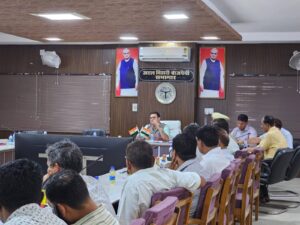 बदायूं: स्कूल खुलने से पहले सभी स्कूल वाहन मानक पूरे करें, डीएम ने दिए सख्त निर्देश