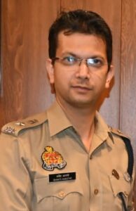 महराजगंज पुलिस का सघन अभियान: 380 वाहनों का चालान, 54 गिरफ्तार, 53 पर शांति भंग की कार्रवाई