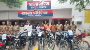 कन्नौज पुलिस द्वारा चैकिंग के दौरान 09 शातिर वाहन चोरों को किया गिरफ्तार । भागने के प्रयास में अभियुक्त श्याम पुलिस मुठभेड में घायल/गिरफ्तार ।