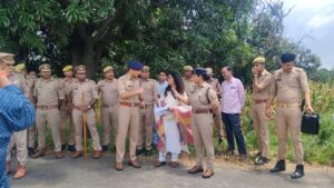 कन्नौज पुलिस द्वारा गैंगस्टर एक्ट की धारा 14(1) के तहत अभियुक्त नवाब सिंह यादव व वीरपाल उर्फ नीलू यादव की अपराध से अर्जित कुल 11 संपत्तियां कुर्क की गई।