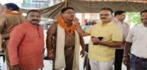 सर्राफा व्यापारी को लूटने वाले लुटेरों को गिरफ्तार करने वाली पुलिस को व्यापार मंडल ने किया सम्मानित