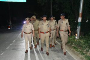 पुलिस अधीक्षक द्वारा शांति एवं कानून-व्यवस्था सुदृढ़ करने हेतु थाना तालग्राम क्षेत्र में पैदल गश्त कर सुरक्षा व्यवस्था का लिया गया जायजा ।