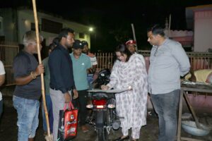 हाथरस:देर रात पालिकाध्यक्ष श्वेता चौधरी ने किया सफाई व्यवस्था का निरीक्षण